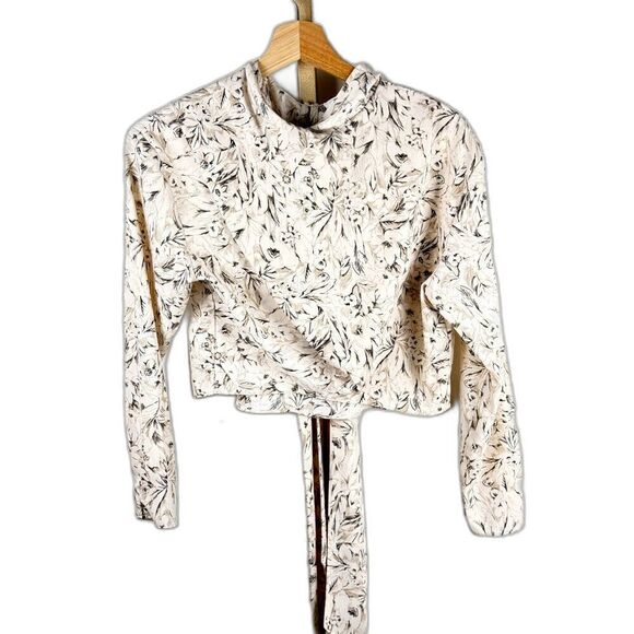 ASTR the Label Cropped Long Sleeve Cream Floral Blouse w/ Bow EUC XS - Picture 2 of 9